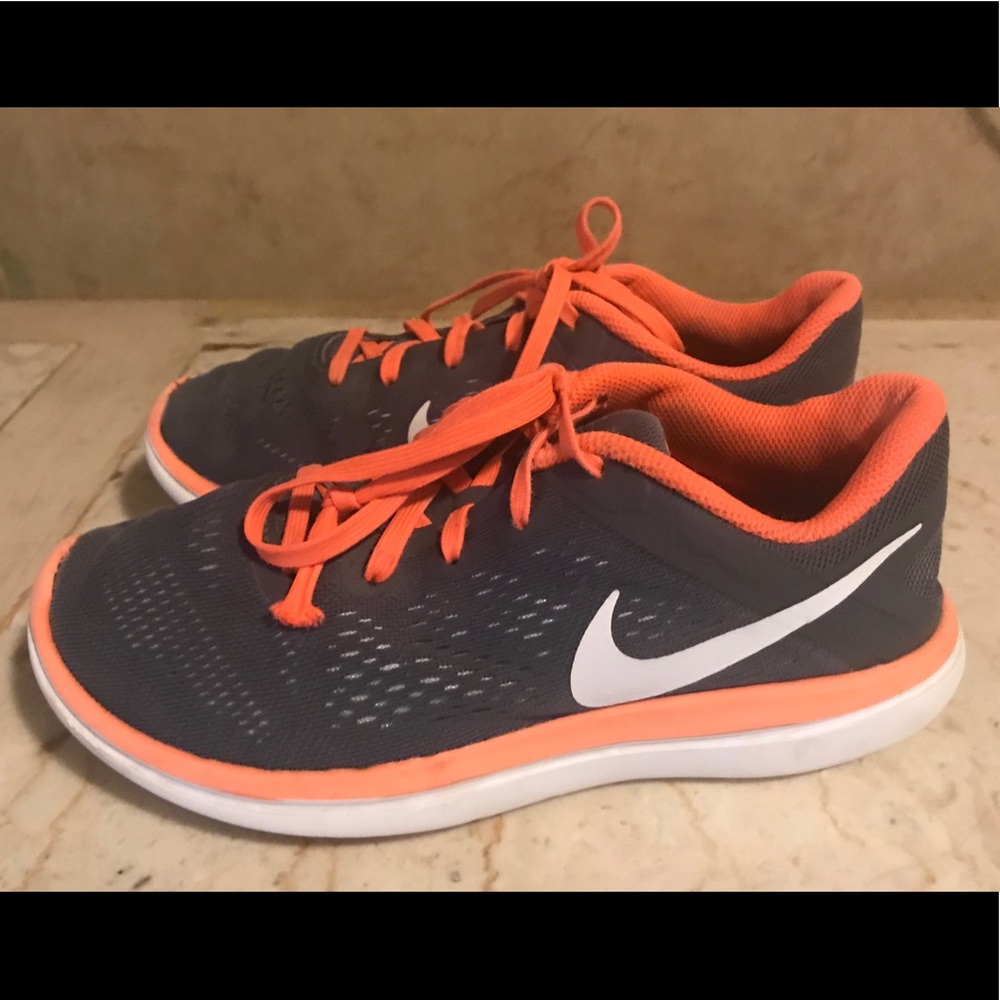 Nike flex shoes
